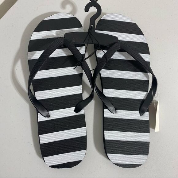 Black & White Flip Flops, Size XL 11/12 fits like 10 - Picture 2 of 7